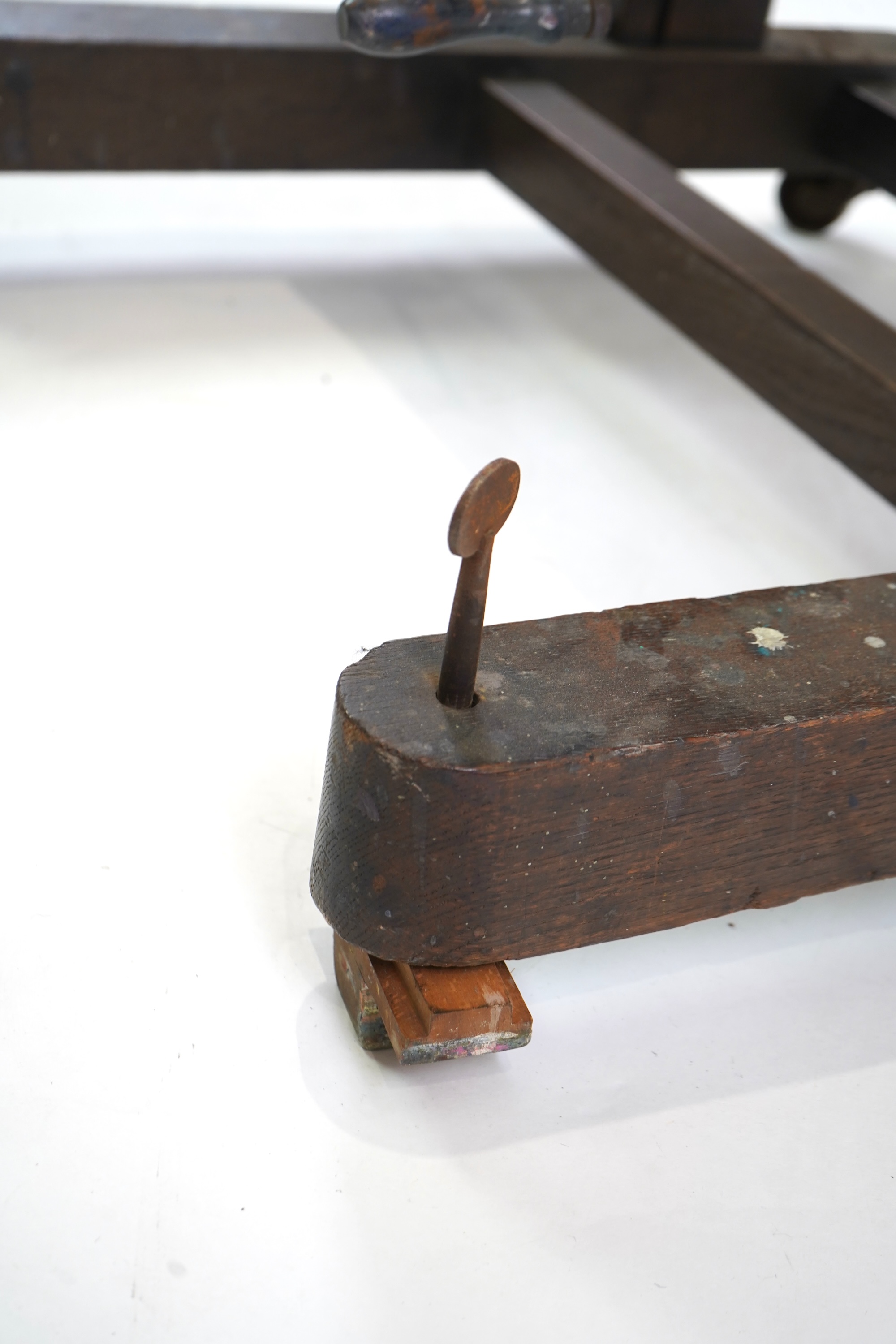 A late 19th / early 20th century French oak artists studio easel